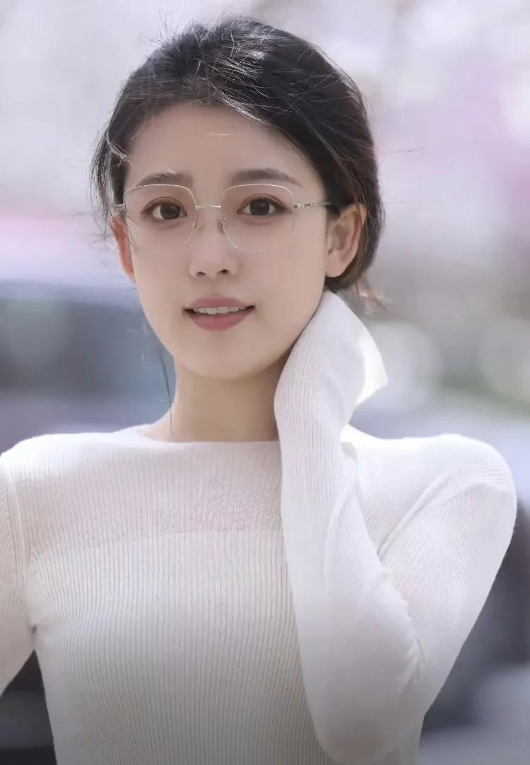 成功不是先有钱，而是先有胆。 如果都不敢尝试，则永远一事无成。 人生有一种遺憾，