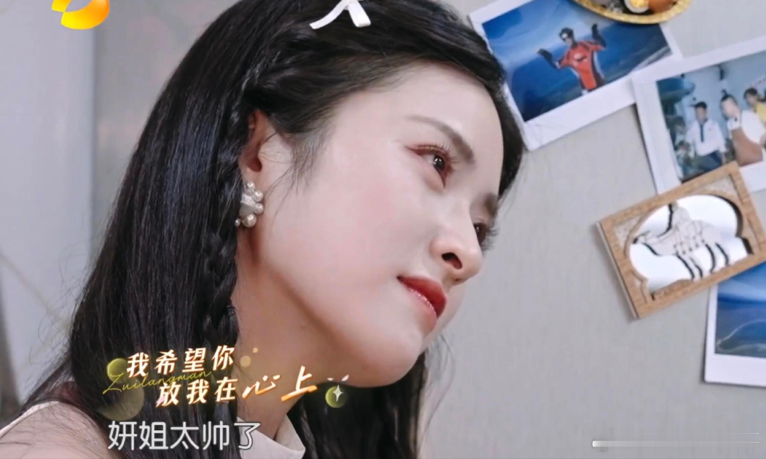 中餐厅[超话]  喜欢爱笑的月月❤️爱笑的月月，还是笑起来超级好看的月月，谁会不