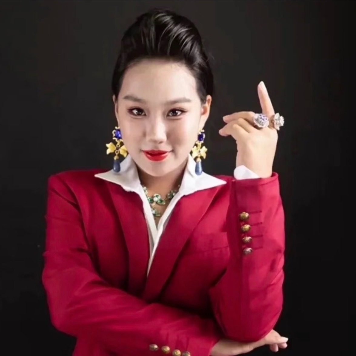 别吵了我有sfly的QQ你们想知道什么我去对接 