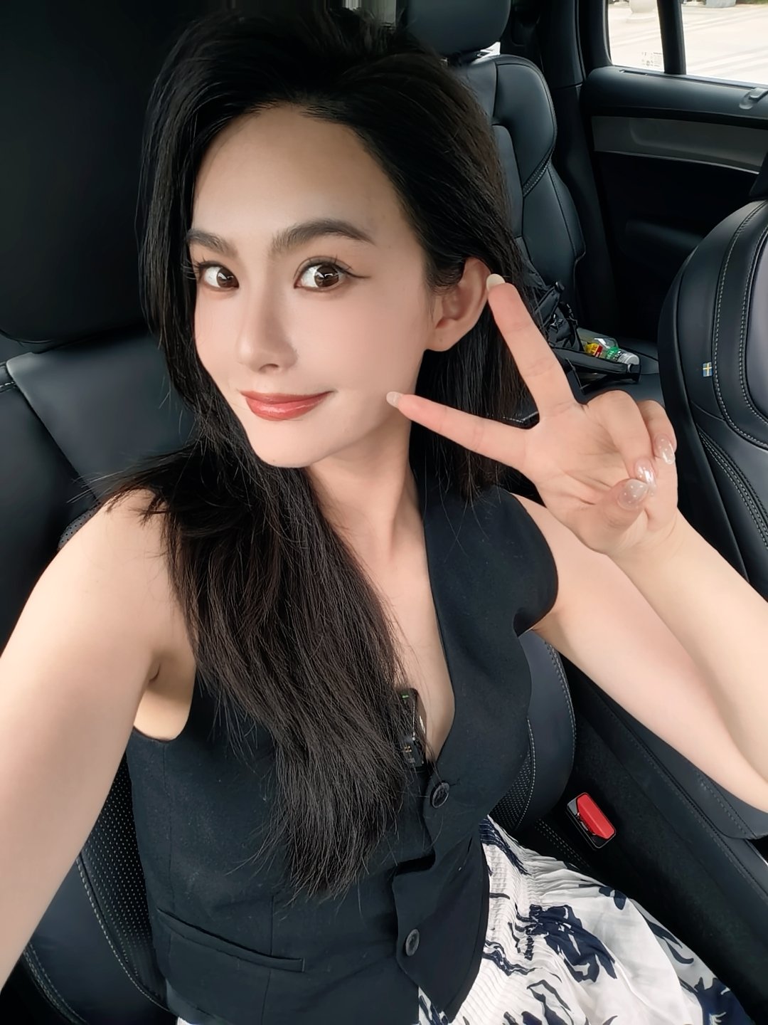 【拍摄花絮】今天两台新车拖过来了！🚗大晨子说:豆姐，你能不能娘一点，夹一点 合