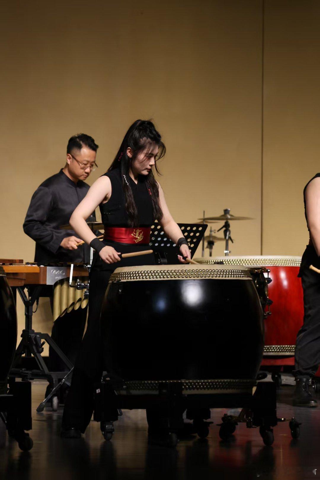 北京台湖音乐节打击乐震撼闭幕从10月1日到现在，北京“因为爱”音乐节用近50场演