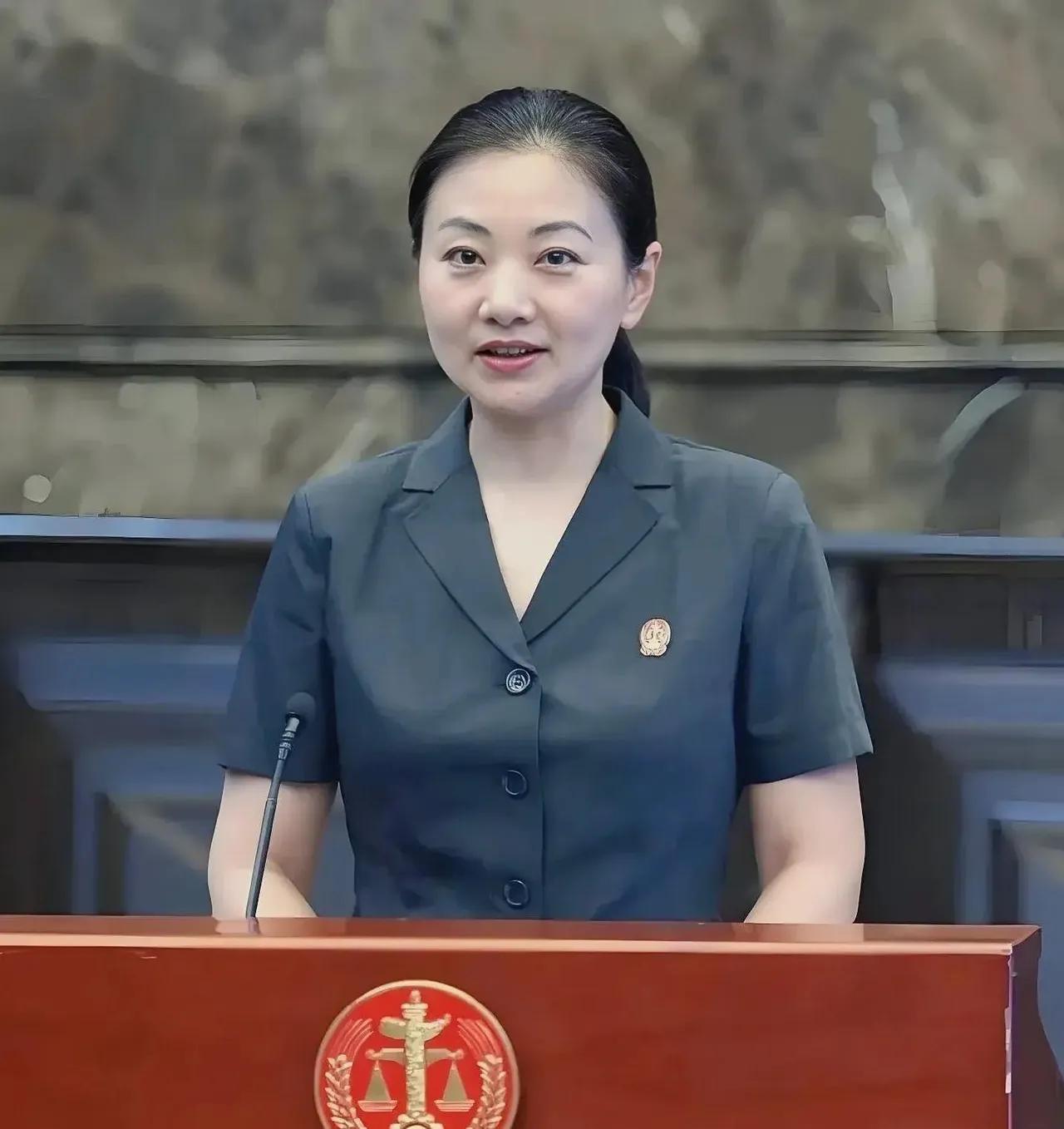 联合国大会突然宣布了：张玲玲当选联合国上诉法庭法官。

先把关键信息摆清楚。据媒