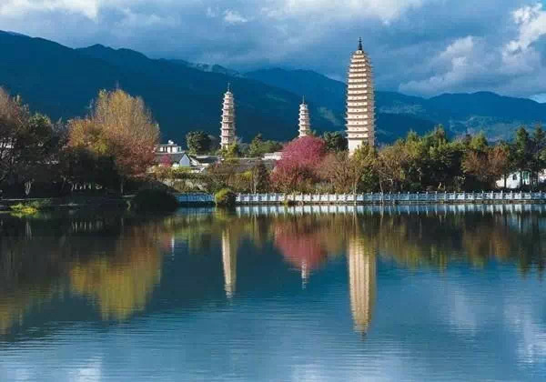 大理的海，大理的山，还有大理的蓝天和小镇，身在其中，一点一滴的美好融化开来！ 