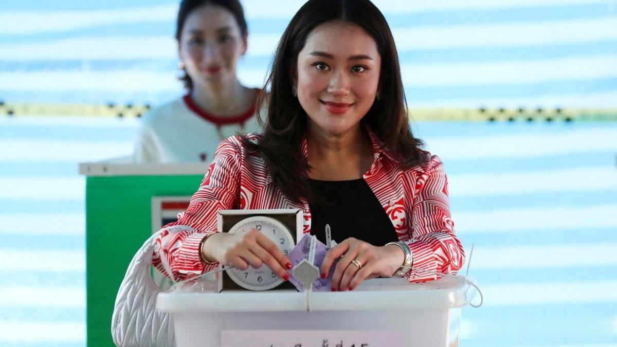 前总理他信最小的女儿所在的泰党呼声较高

泰国周日（5 月 14 日）举行全国大
