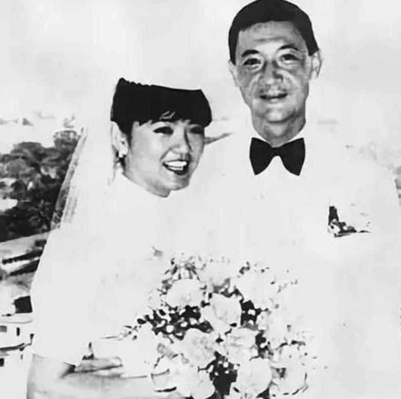 1976年，已婚的蒋孝武看上了夫人给孩子请的家教老师，蔡惠媚比他小20岁，并且非