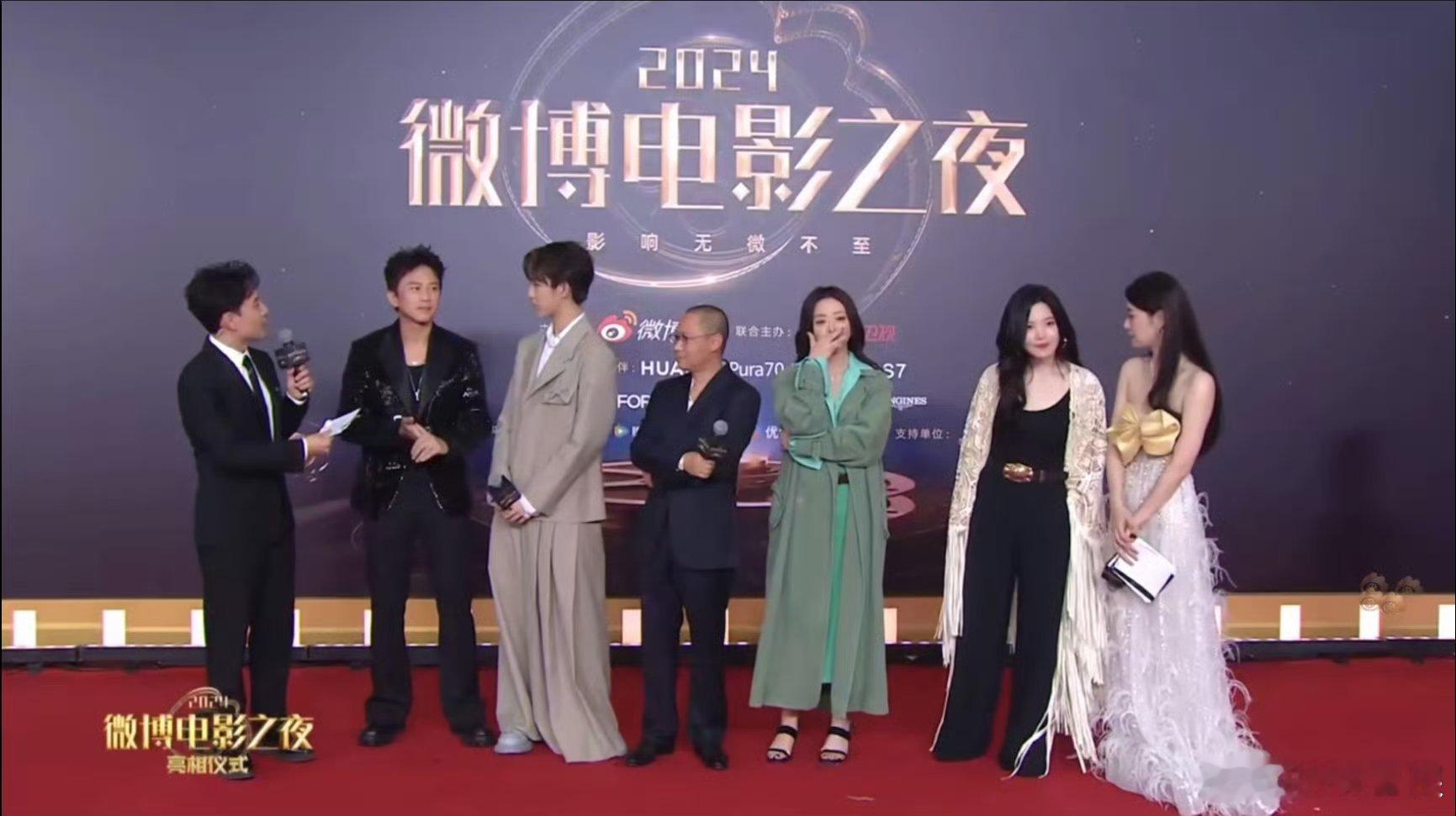 #荣梓杉给邓超当嘴替##荣梓杉给邓超当翻译# 笑死我了，邓超比划手语，荣梓杉再给