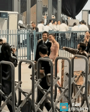 感觉邓超不是自愿的，倪妮太直接了，男人遇到这样的女生实在甩不掉，老婆看到自己老公