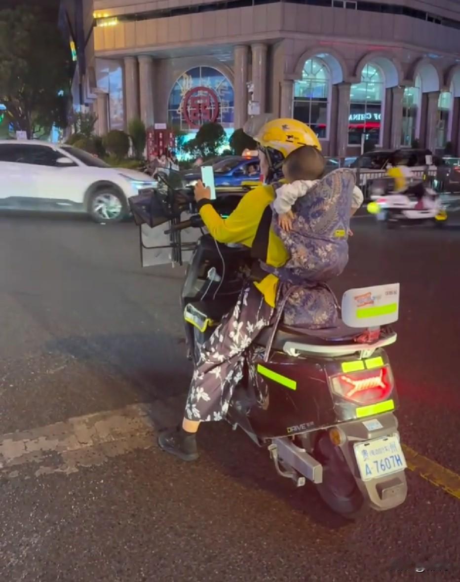 奉劝一句各位女士，在手里没有几年的生活费的情况下千万不要生孩子，不管婆家怎么画饼