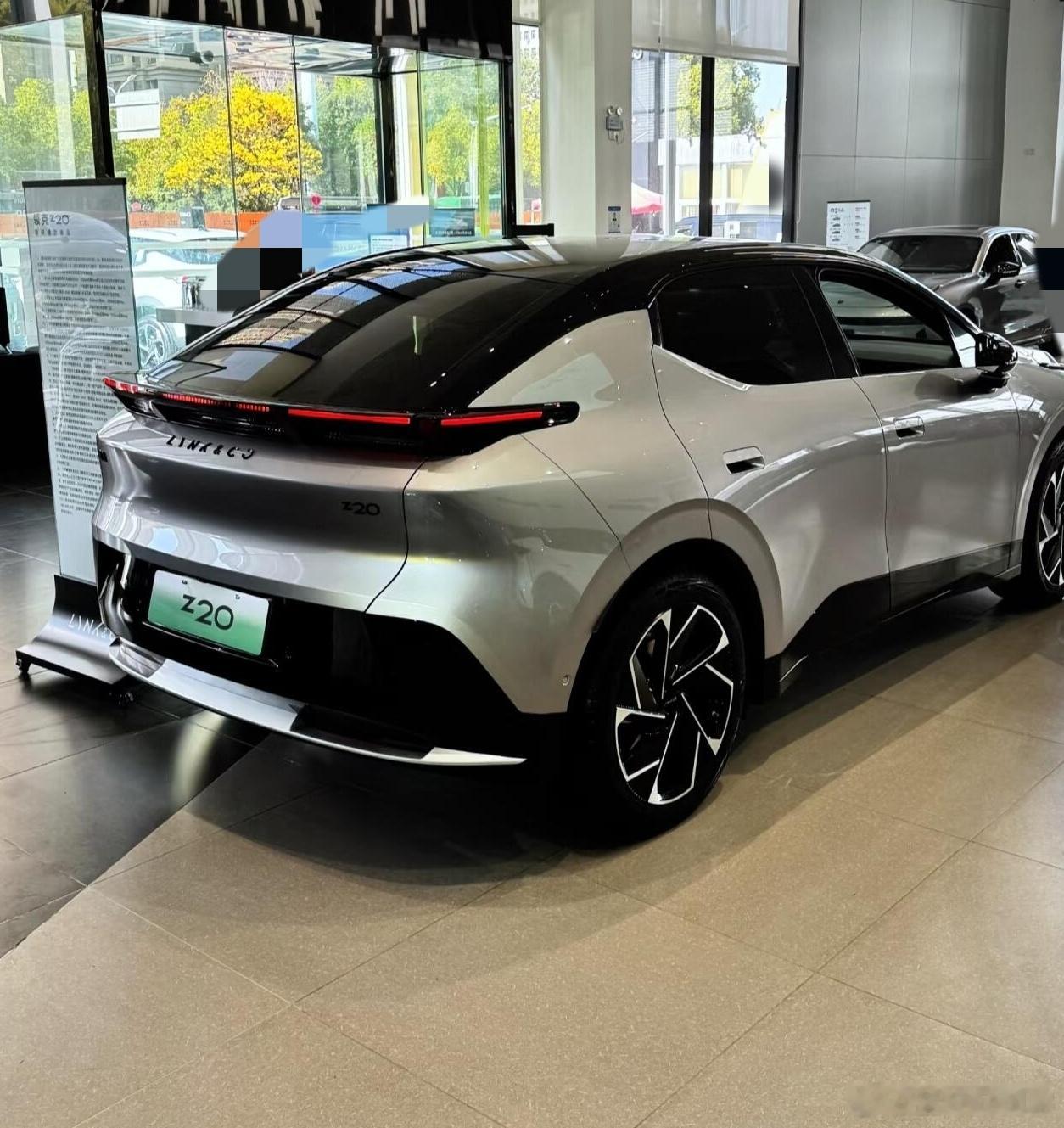 🚗领克Z201️⃣颜值内饰太顶了：这车内饰精致感绝了，氛围灯一开，晚上开车小氛