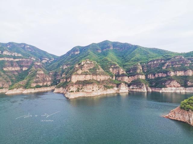 南方游客来到河南济源“黄河三峡”，看见黄河时都愣了：这么清？

看见眼前这山清水