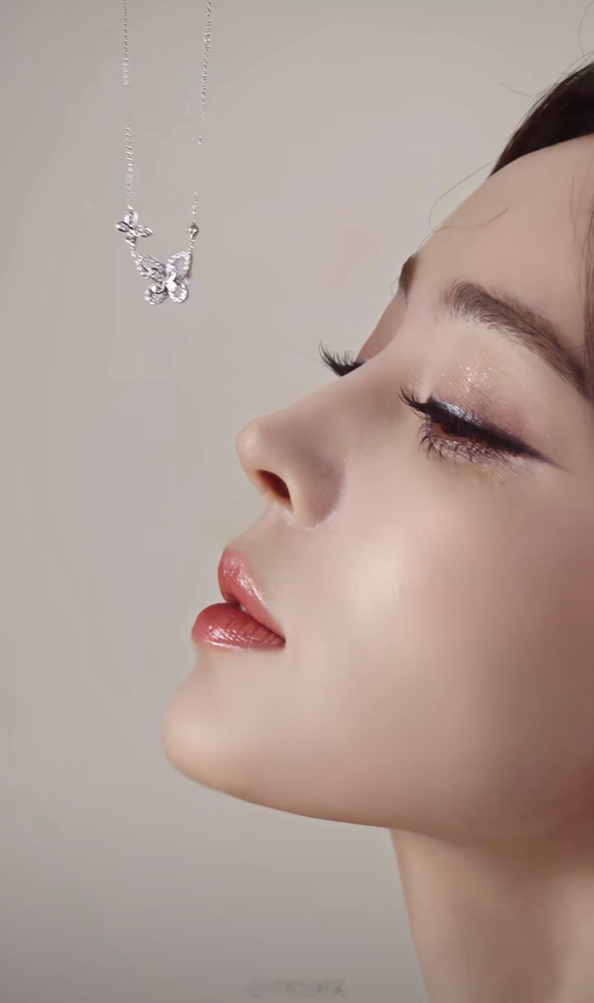 娜扎好完美的一颗骨头，建模界的神！可以看得见的光滑皮肤～ 