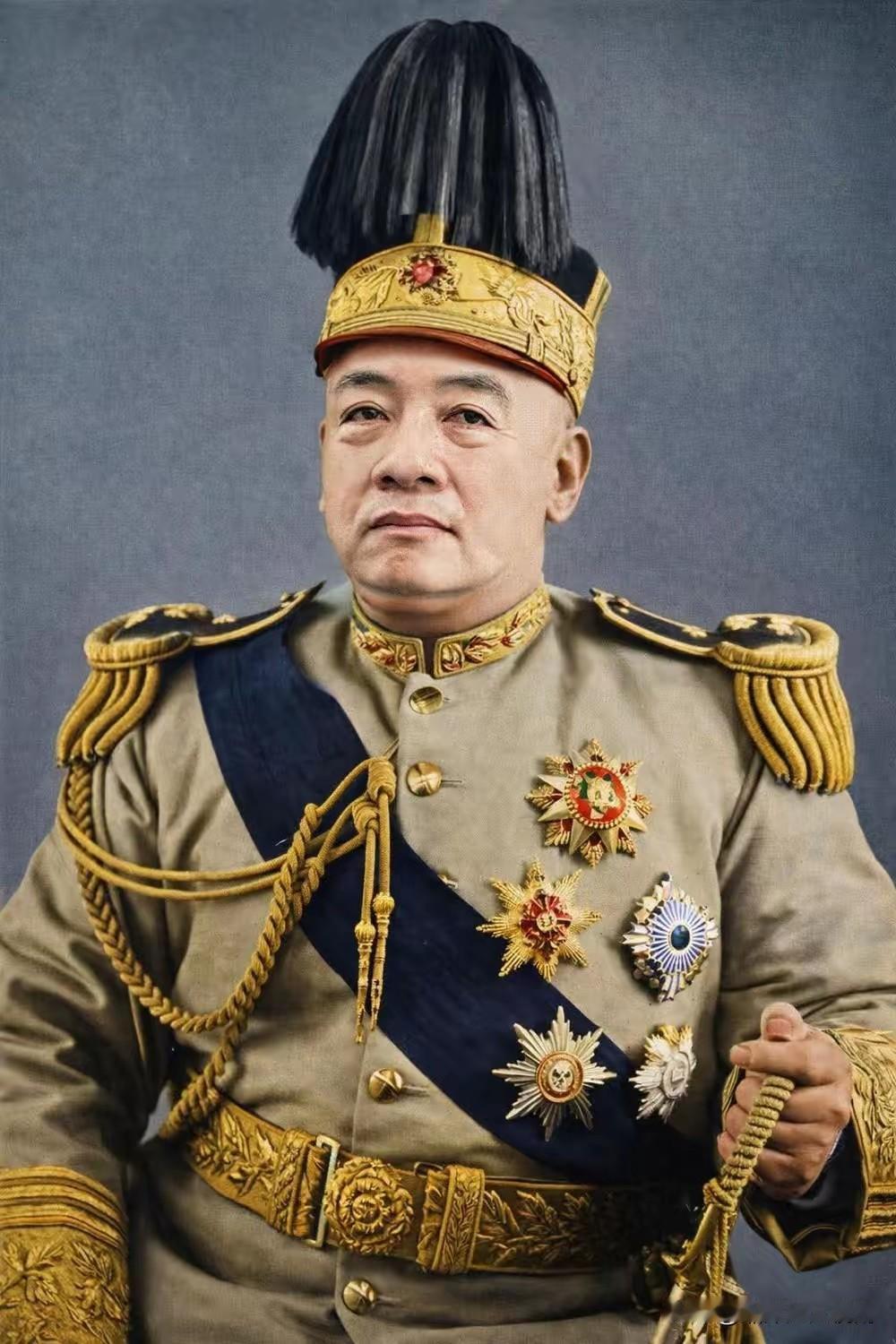 袁世凯见了都要踢棺材板了！
袁世凯虽然称帝开了民主倒车，起码他还是中国人，不是赖