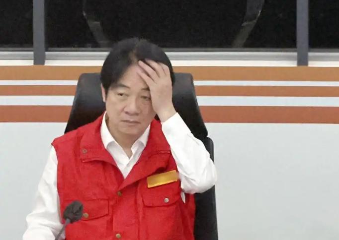 如果你想读懂台湾当下最危险的政治剧本，不需要去看那些复杂的政策文件，只需要盯着金