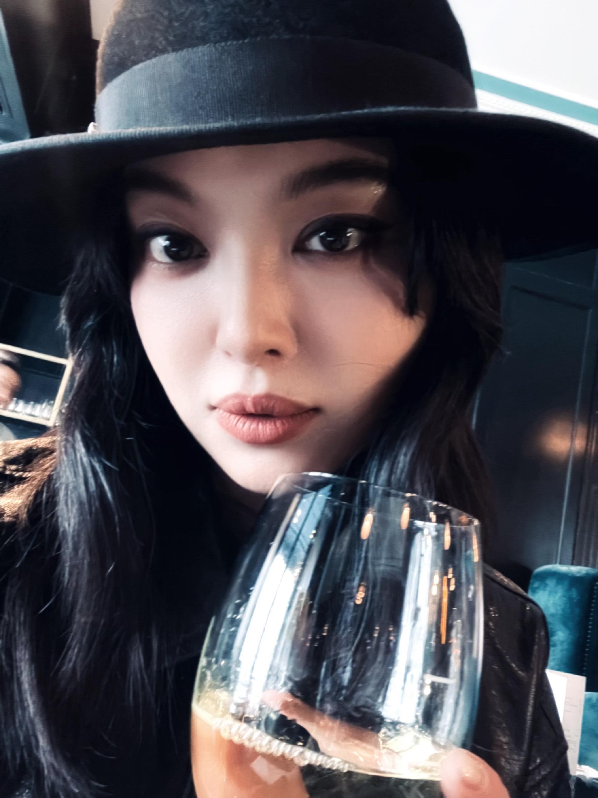 辛芷蕾徐梦桃拥抱名场面火了 这份跨越行业的惺惺相惜，在拥抱的瞬间全部体现出来，辛