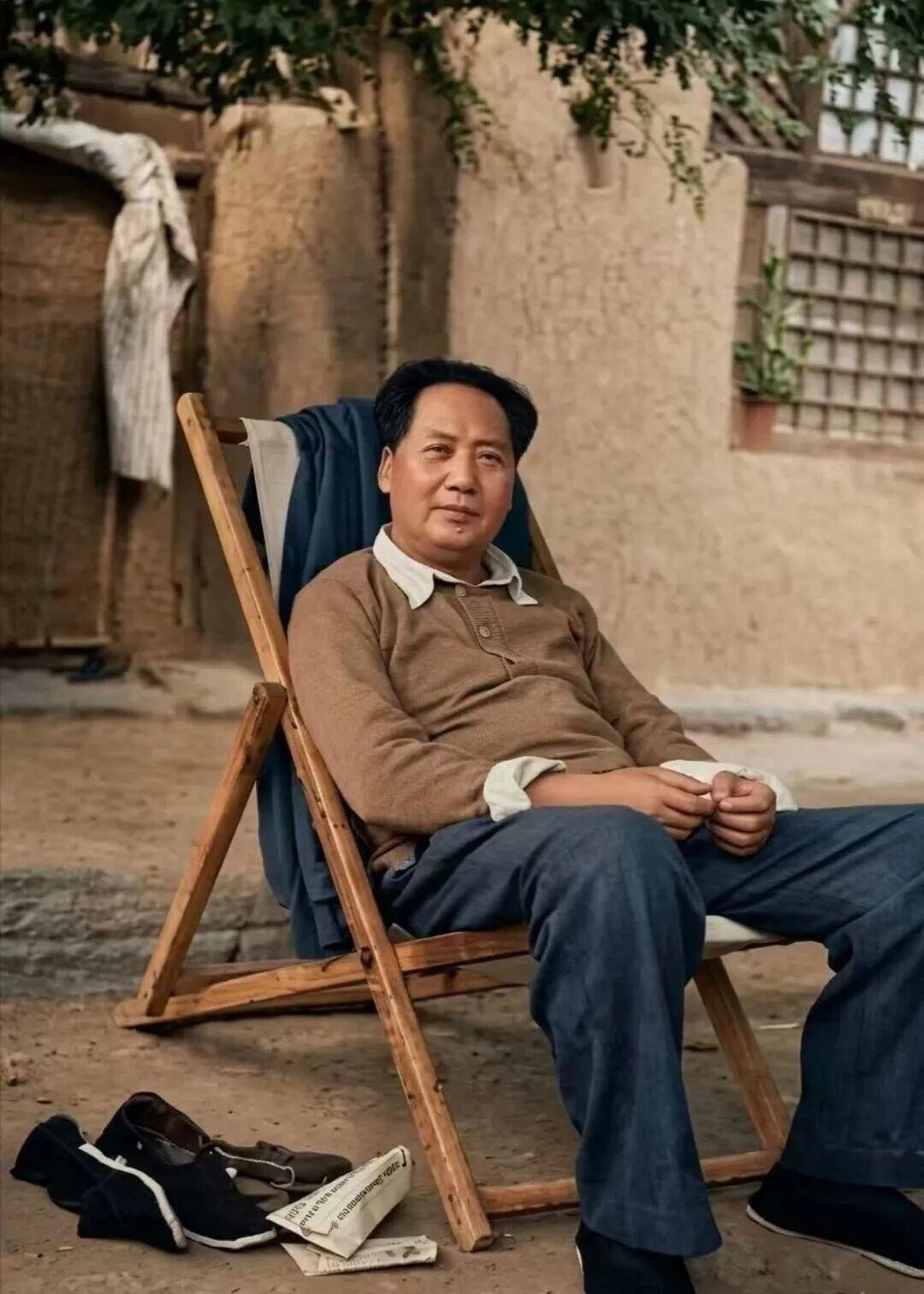 是他，带领穷苦百姓推翻压迫，结束百年挨打受气的日子！
是他，带出咱们自己的人民军