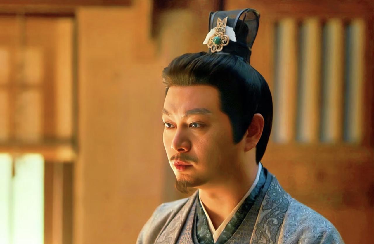 原著中谢征就想过扶持齐旻，赵洵和他说齐旻不是个好人，谢征就放弃了。

赵洵是兰姨