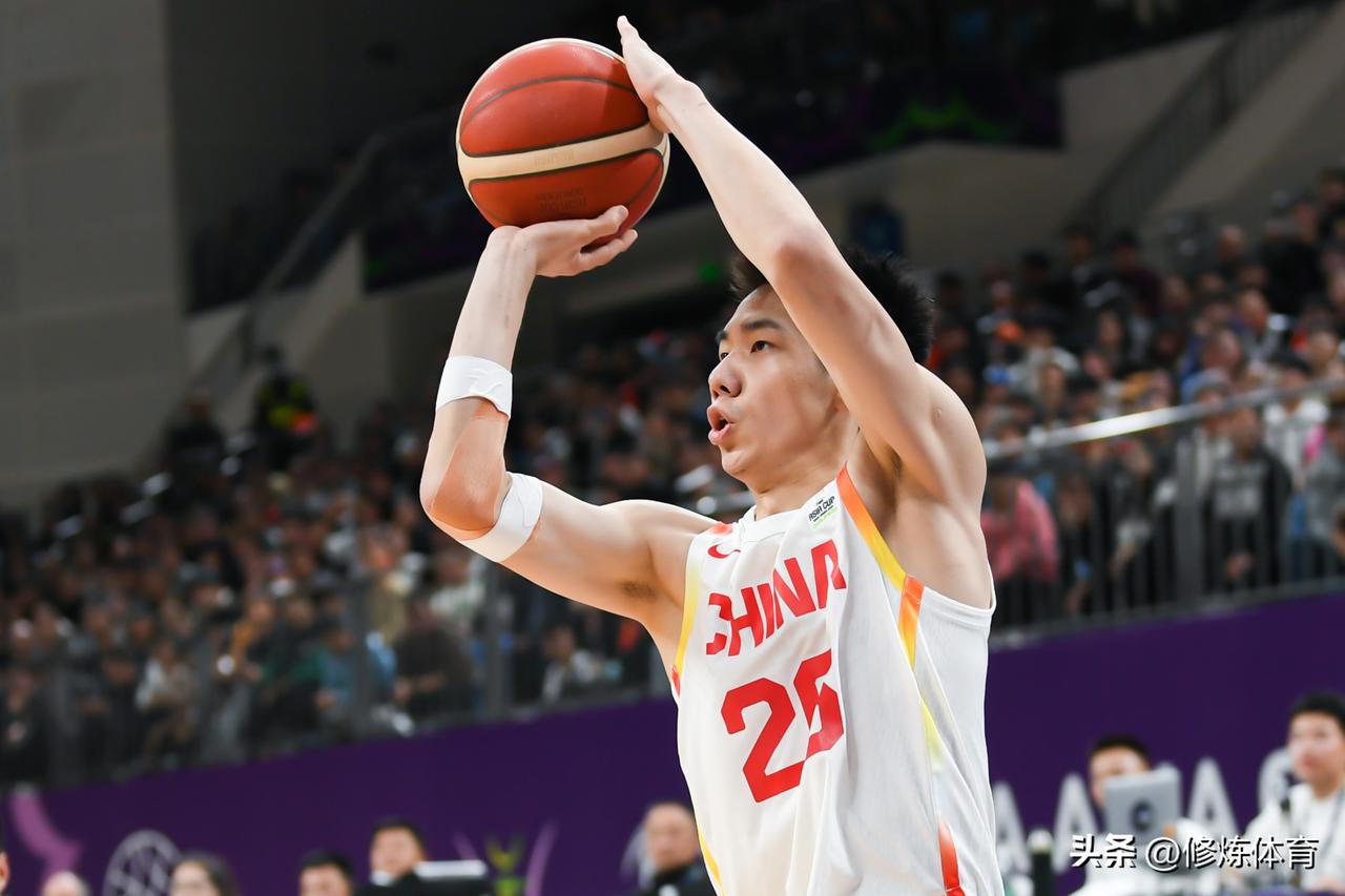 逆转中国台北，中国男篮4名前锋球员数据对比，朱俊龙和李弘权都压过了张镇麟！

1