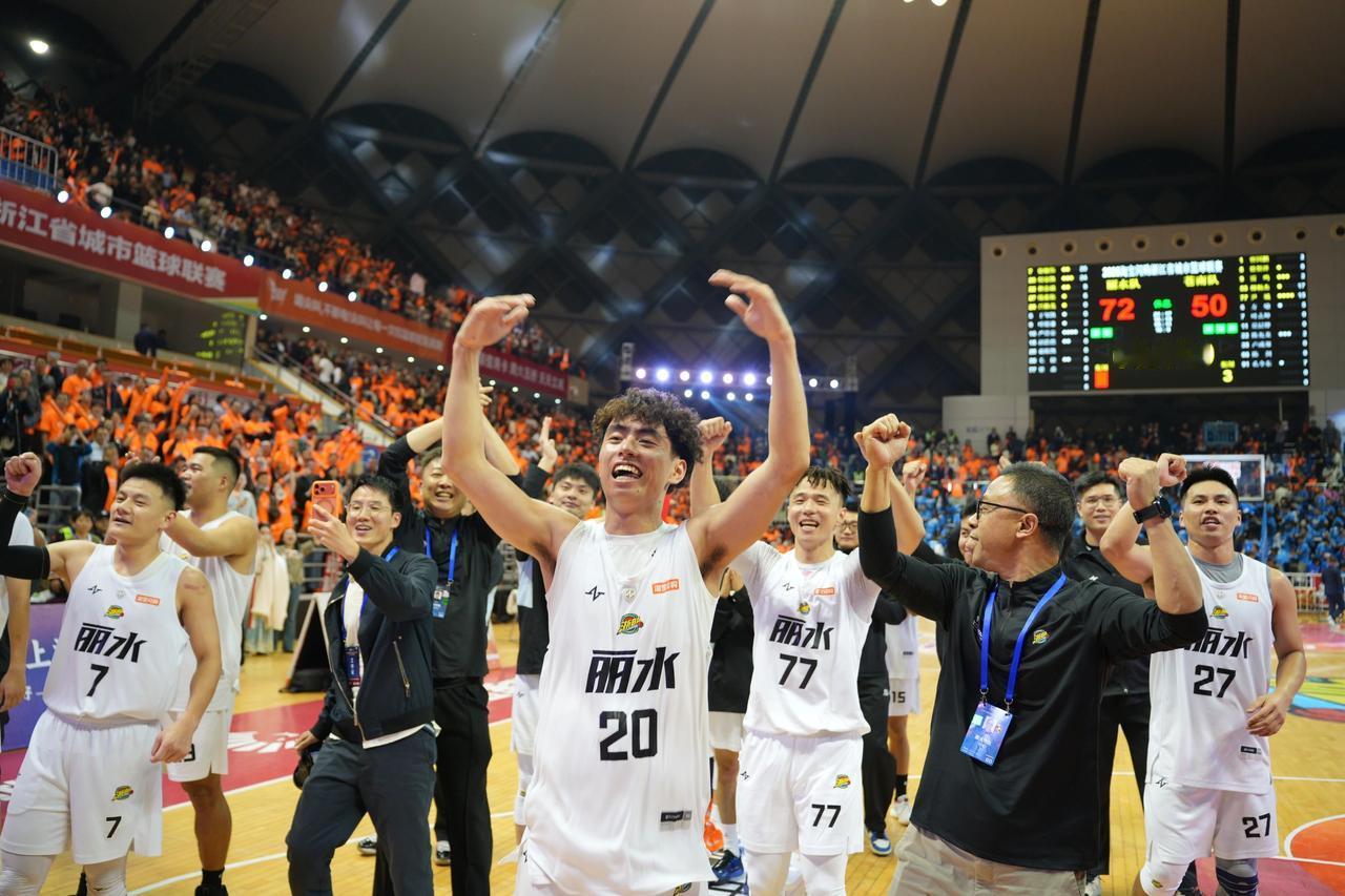 不是温州队强，是温州队每一个位置球员球商素养都很高，所以不需要怎么配合，不要多少