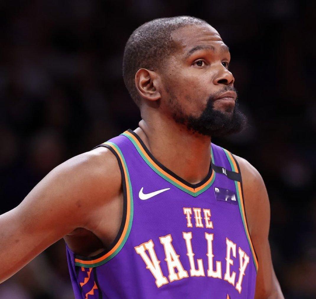 NBA记者博客分享了以下是有关凯文杜兰特交易传闻的更多报道。查尔斯巴克利和布莱恩