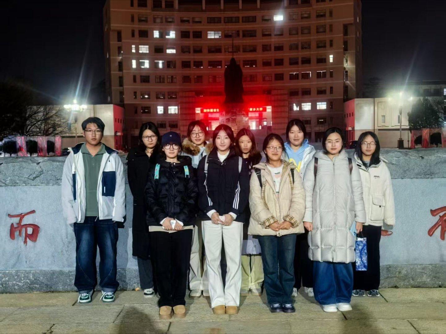 秦岭笑谈 2026年2月16日，曲阜师范大学外国语学院“河魂铸英”实践队走进潍坊