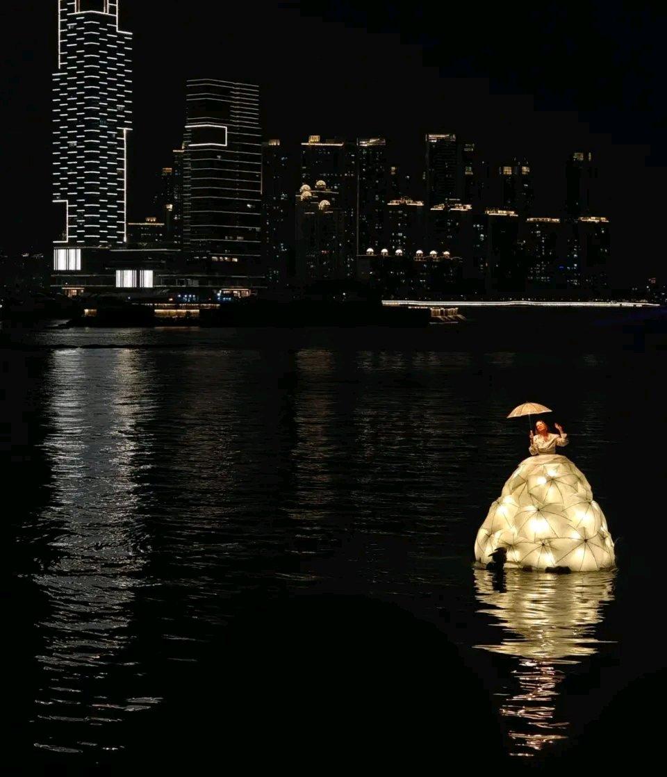 这个假期深圳“海上奇观”火了！网友：“不在深圳过节是我的失误
