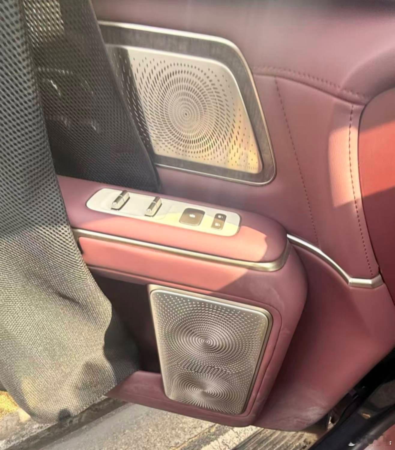 本来不确认，这是某家新势力ES9内饰。直到今天接到了通知，我确定了。