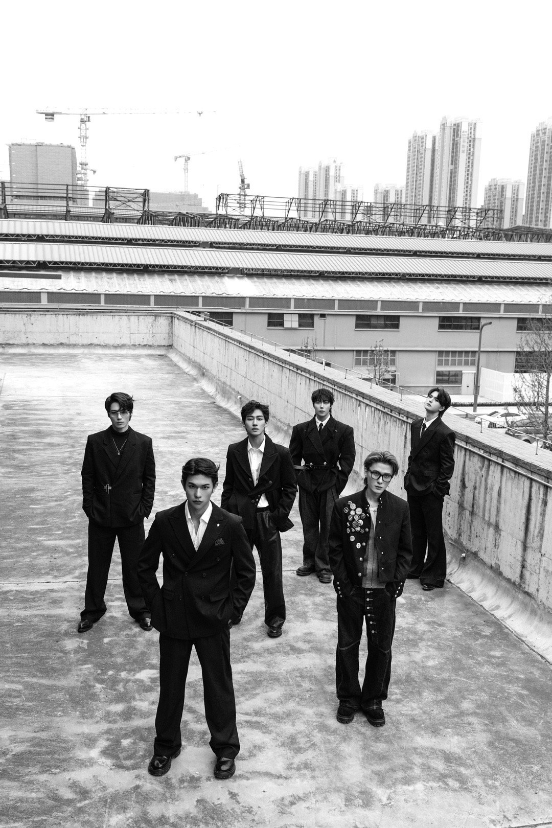 年龄焦虑的风吹到了爱豆圈 内娱爱豆的年龄叙事正在丰富。除了低龄出道的养成系，也有