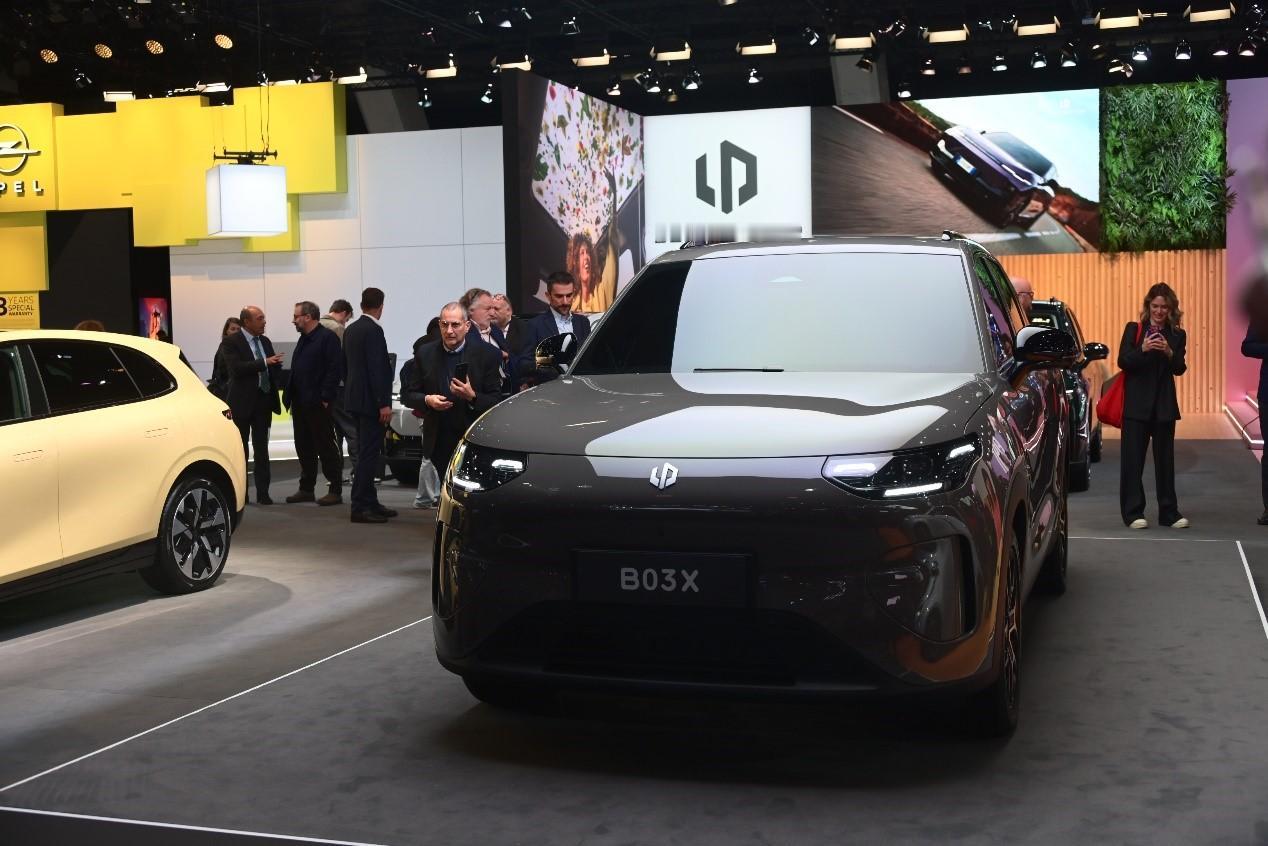 参展布鲁塞尔，零跑A10的全球产品力有多能打？
 
几天前，备受期待的零跑A10