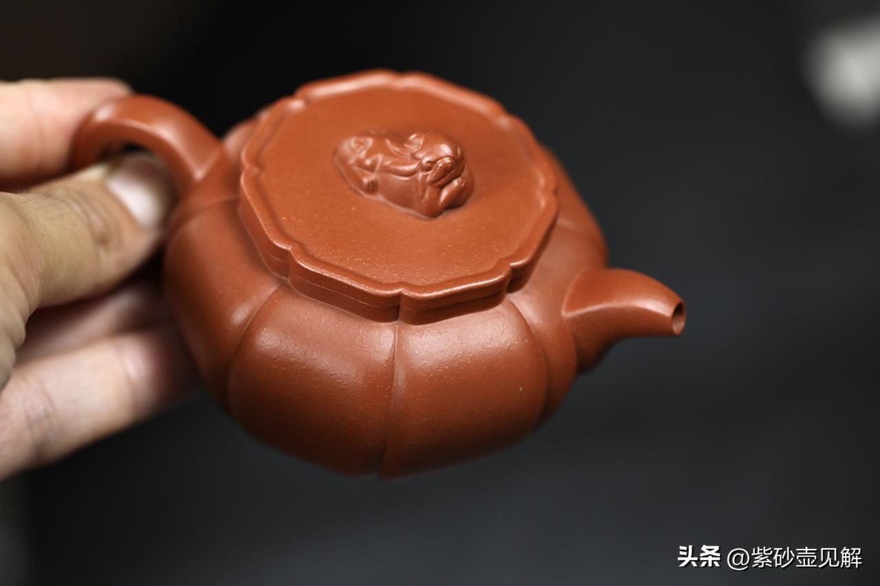 狮球｜传统佳器
原矿朱泥｜容量180cc