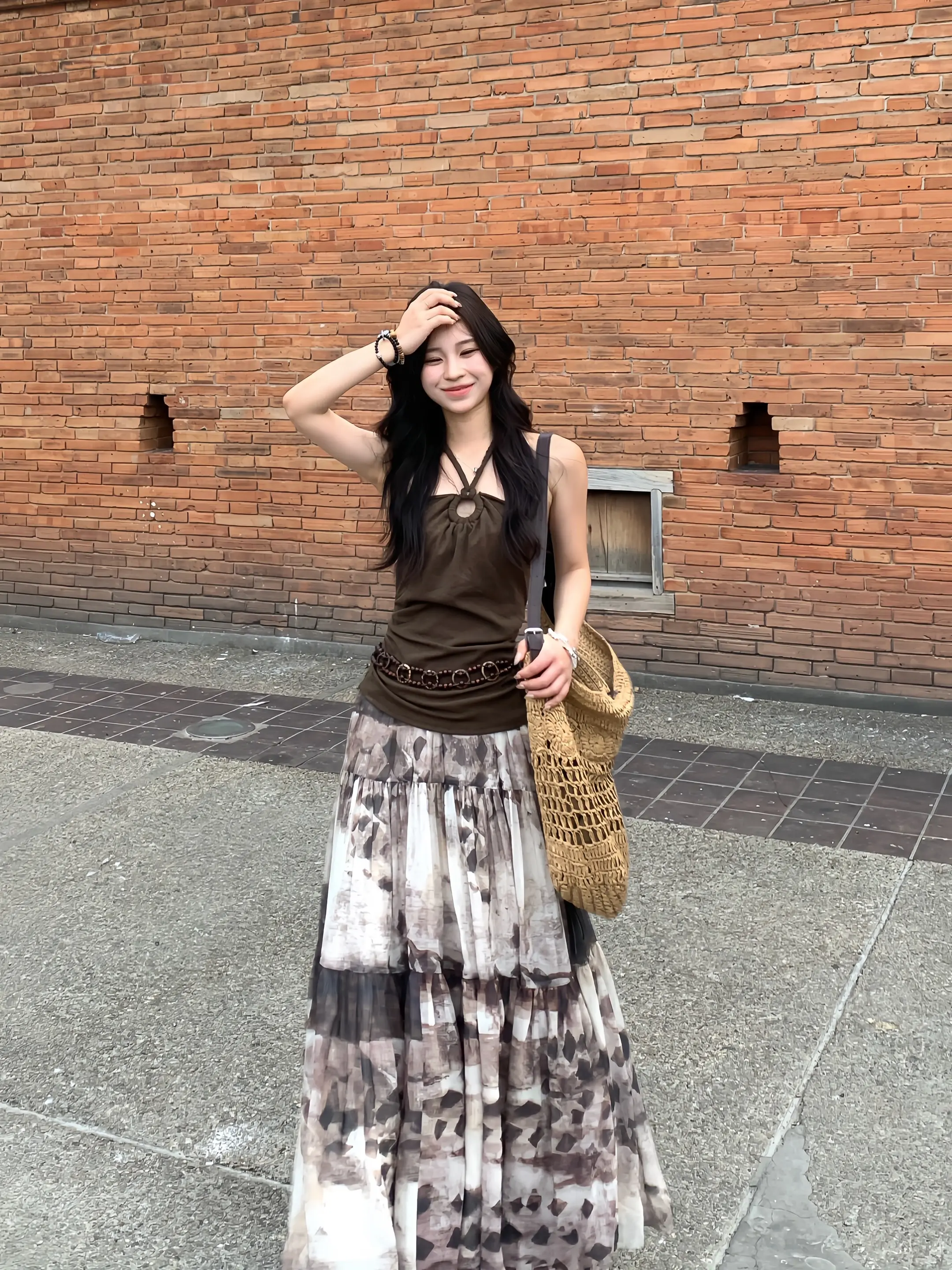 用大地色打开假期ootd.
