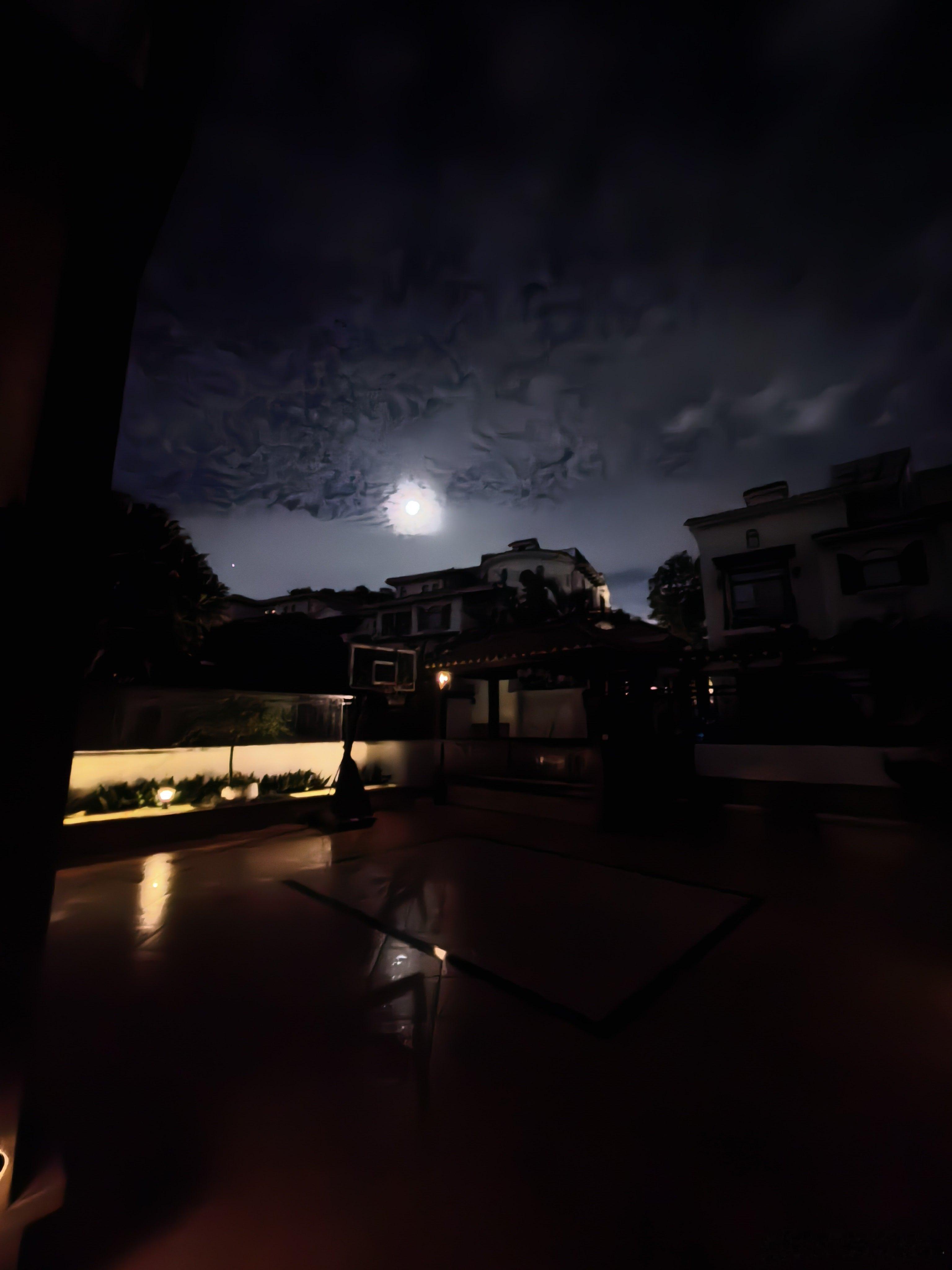 夜晚，挺美 