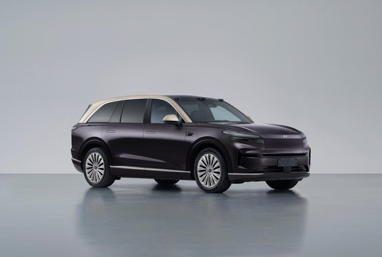 「工信部车展」：乐道L90。
双拼车身好不好看，各位自行判断，我保留意见。
这回