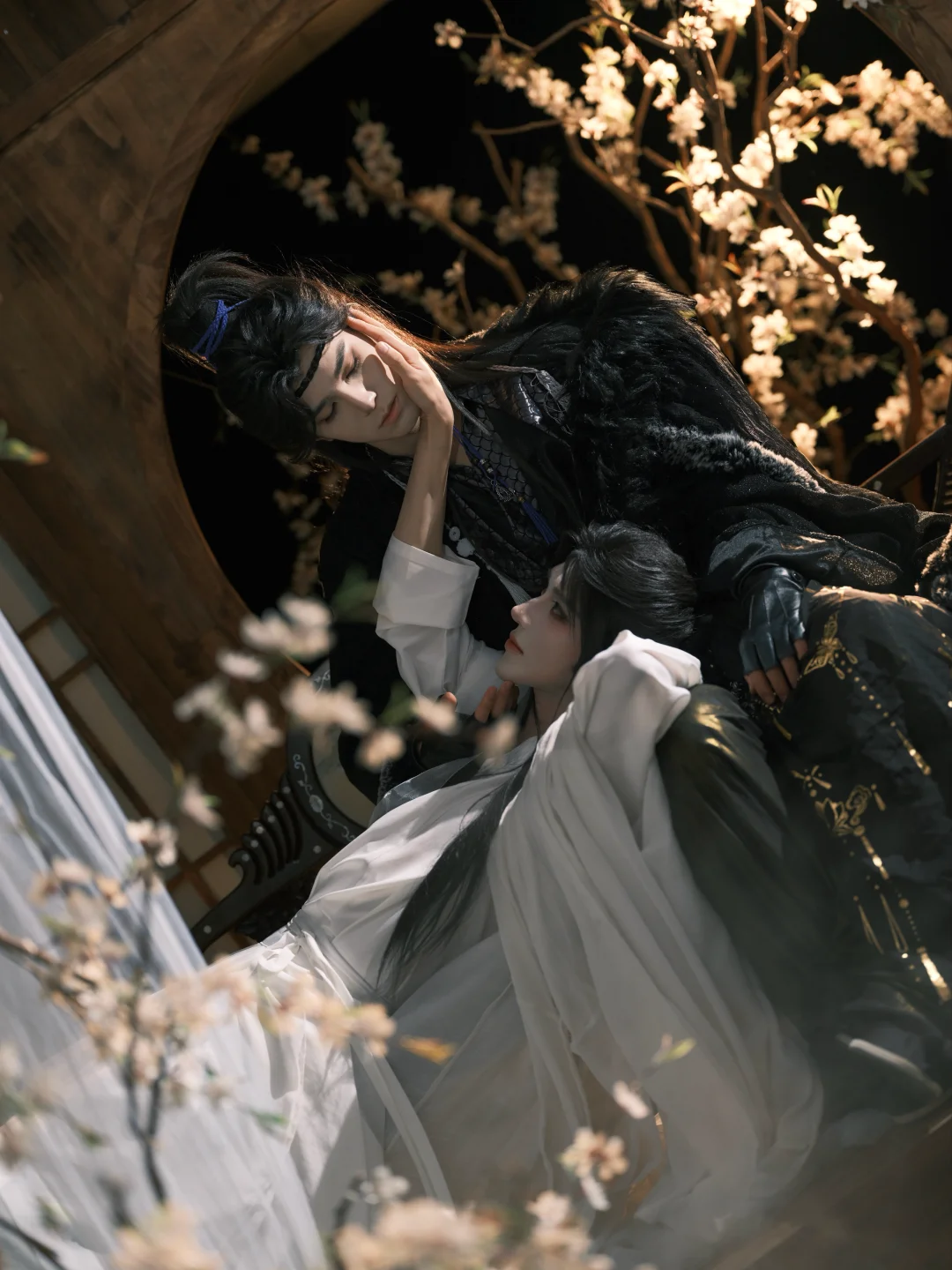 你坐明台上，莫要沾风雪…