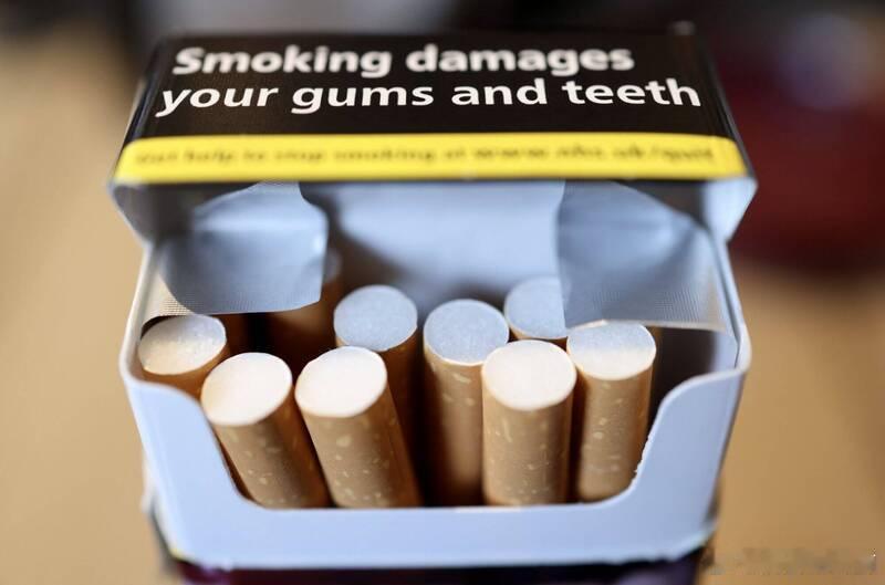 英国通过“世代禁烟令” 2009年后出生者终身不得购买香烟海外新鲜事禁烟 英国议