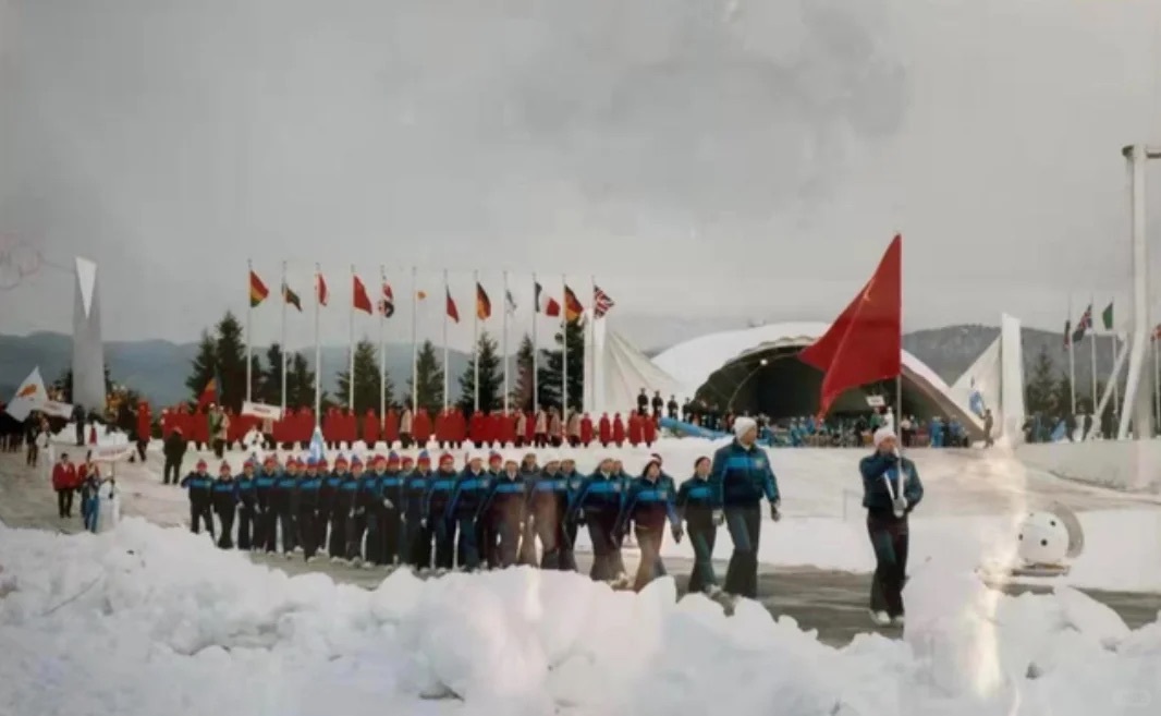 历届冬奥会开幕式名场面2022北京： 高亭宇（速度滑冰）赵丹（钢架雪车）2018