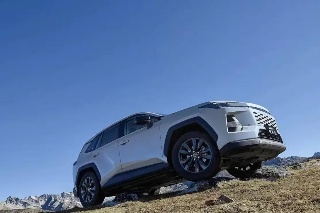 威兰达AIR不但是一辆车，它更是一个安全的“移动港湾”，空间宽畅舒适，纯平地台，