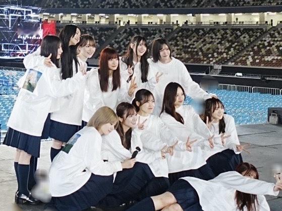 村井優「新しい髪色どうですか？黒髪から初めて染めました！国立でのライブで初披露に