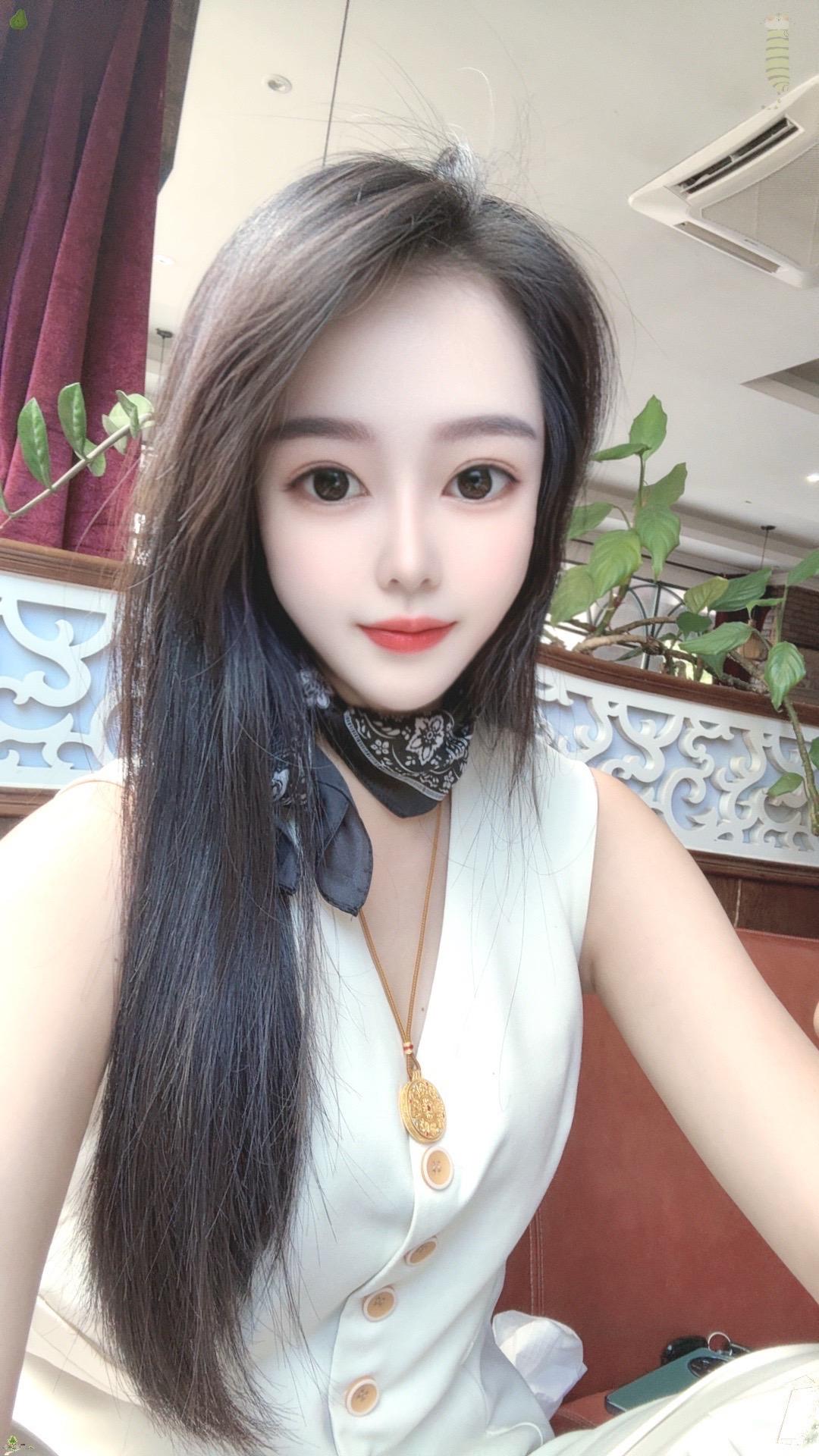 世界那么大，有人给你难堪，有人给你解围，有你期你如泥，有人庝你如入骨...