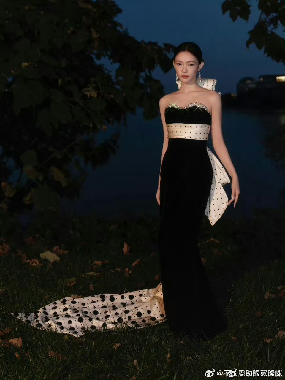 林允 玛丽猫塑 时尚感爆棚！林允这造型美到心巴，妥妥我的理想型，疯狂打call！