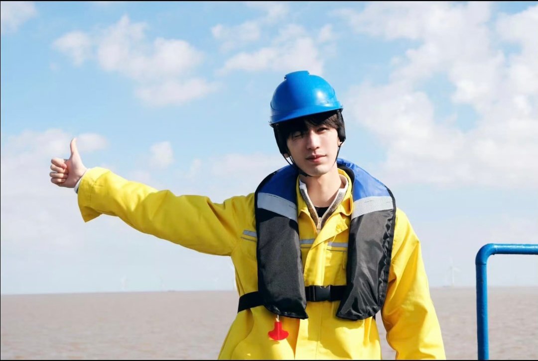 张凌赫纪录片状态夯爆了张凌赫纪录片预告里一直在震撼好车贵在原厂原生质感，少年贵在