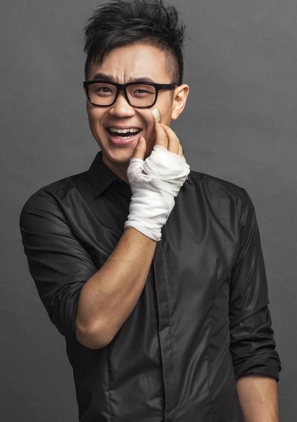 主持人，问导演大鹏，你回老家，还有当年的那个感觉吗。大鹏说，一样，大家都有自己的