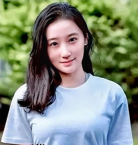 这位美女“学霸”董佳瑜被郑丽文任命为中国国民党国际部主任

说她是“学霸”一点不