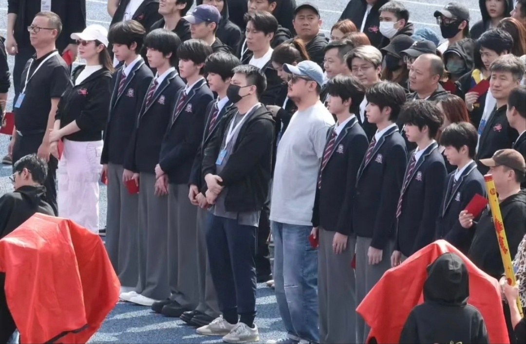 我们的少年时代2开机仪式路透四代弟弟们全员校服好青春我们的少年时代2开机路透TF