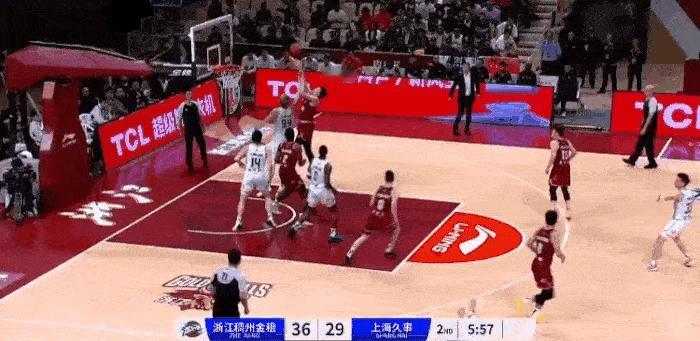 不少球迷称浙江稠州队善于演戏是表演班毕业的，一碰就倒龇牙咧嘴表现的很疼，真的是这