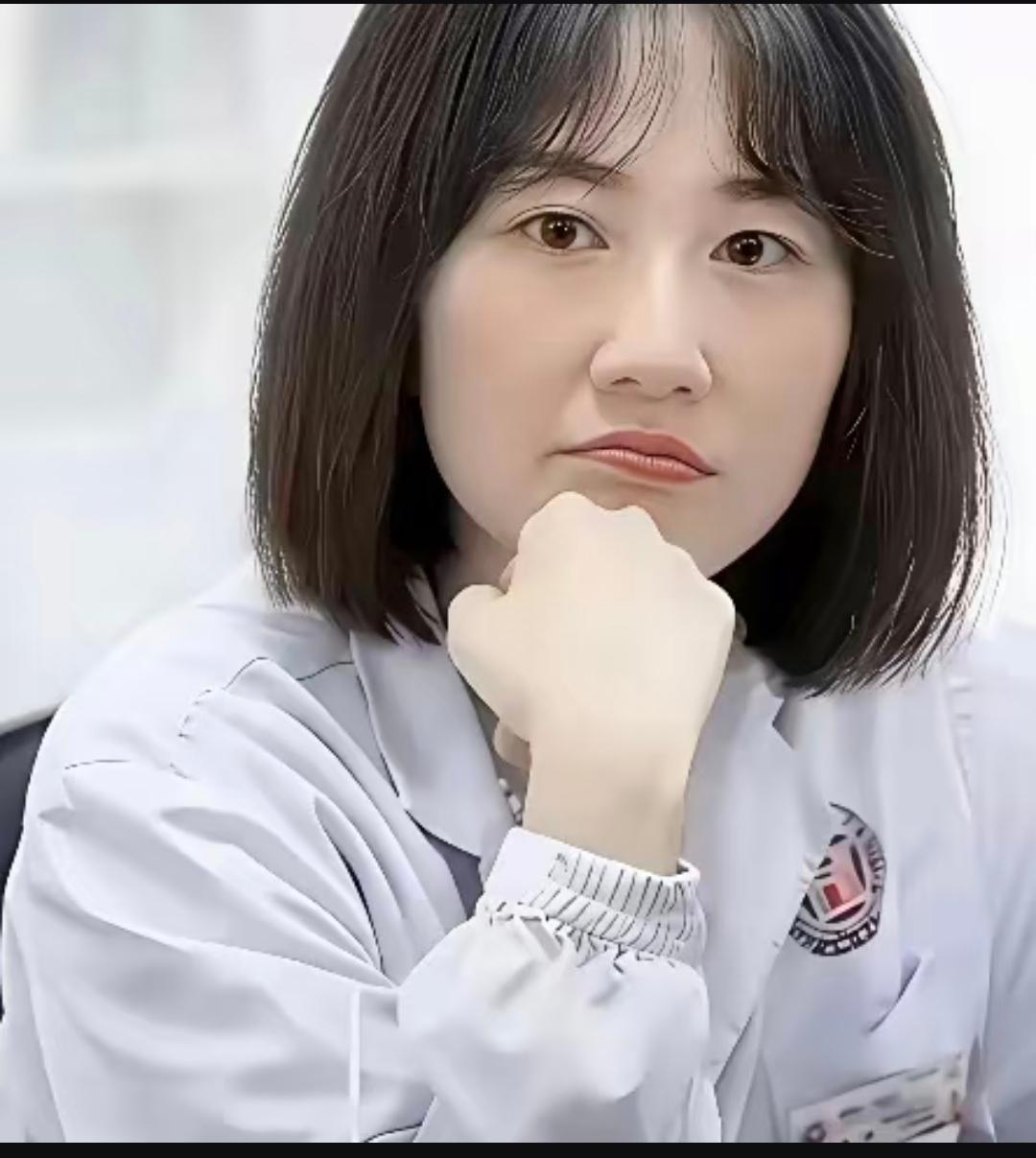 早在去年十月，湖南一位眼科副主任曾琦被暂停执业的消息传开后，各种猜测满天飞。
 