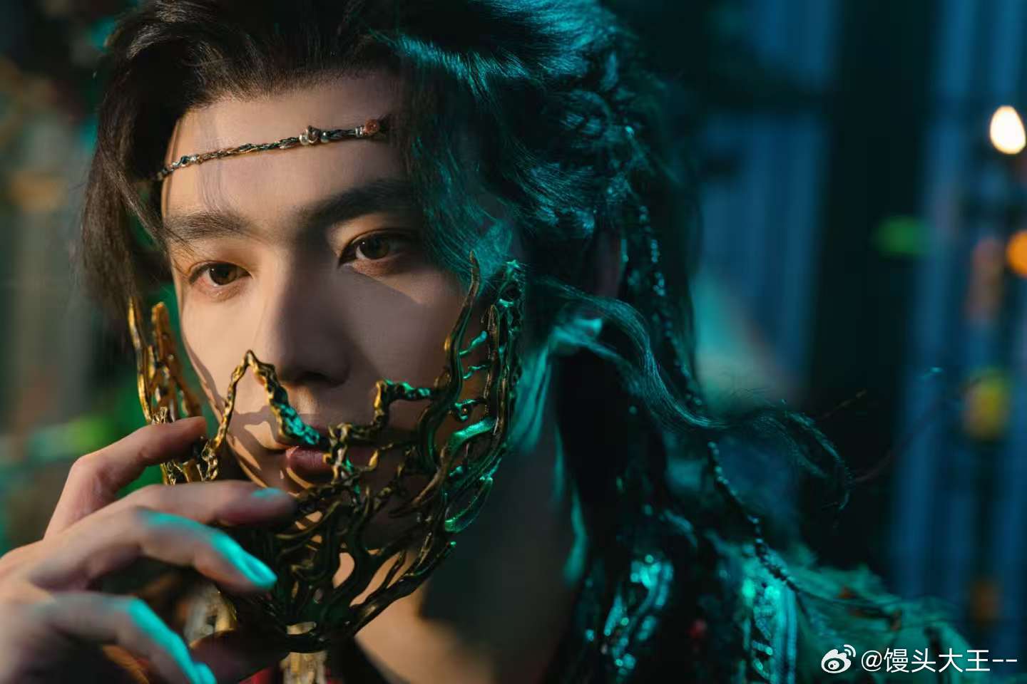 张宸逍晋江苗疆少年有脸了 在《御赐小仵作2》中，张宸逍的角色不仅外表吸引，内心世