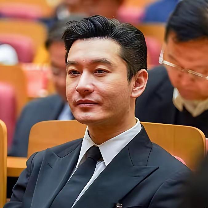 说多都是泪！黄晓明旗下公司16个艺人，居然没有一个红的。         克拉拉