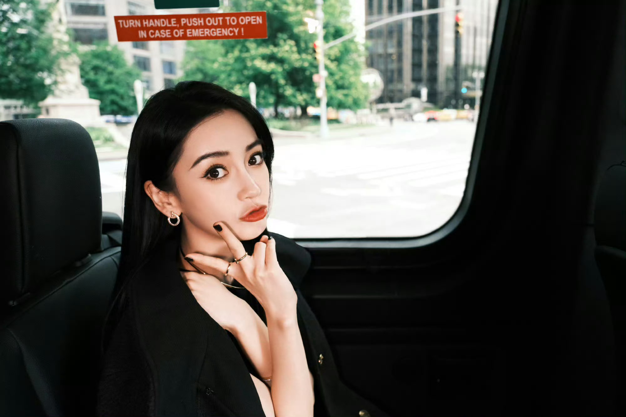 angelababy 杨颖 上午好呀🎀今日分享小鼻一些比耶✌🏻照片