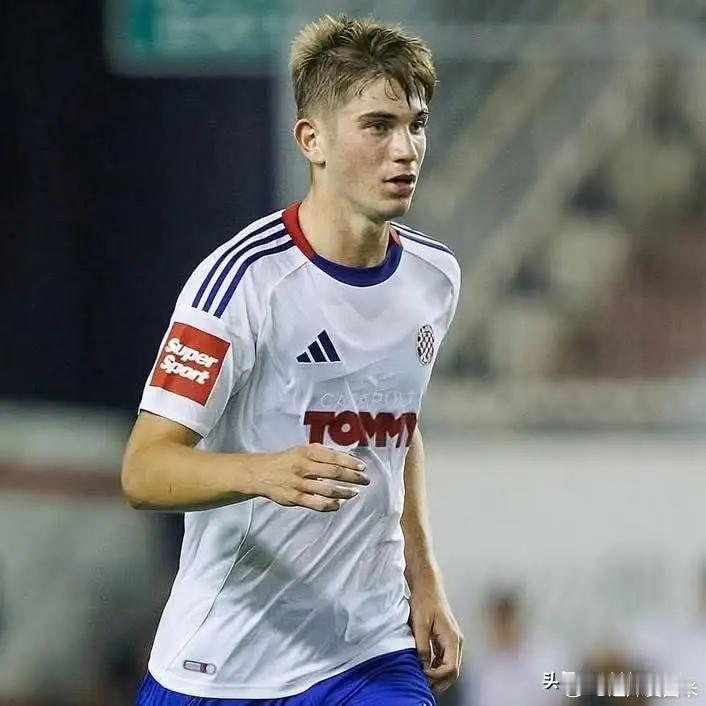 天空体育：国际米兰准备向哈伊杜克报价求购其后卫姆拉契奇。国际米兰意甲欧冠