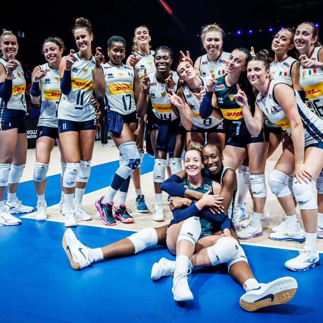 女排[超话]2025世界女排联赛 意甲:意大利🇮🇹🆚塞尔维亚🇷🇸pic